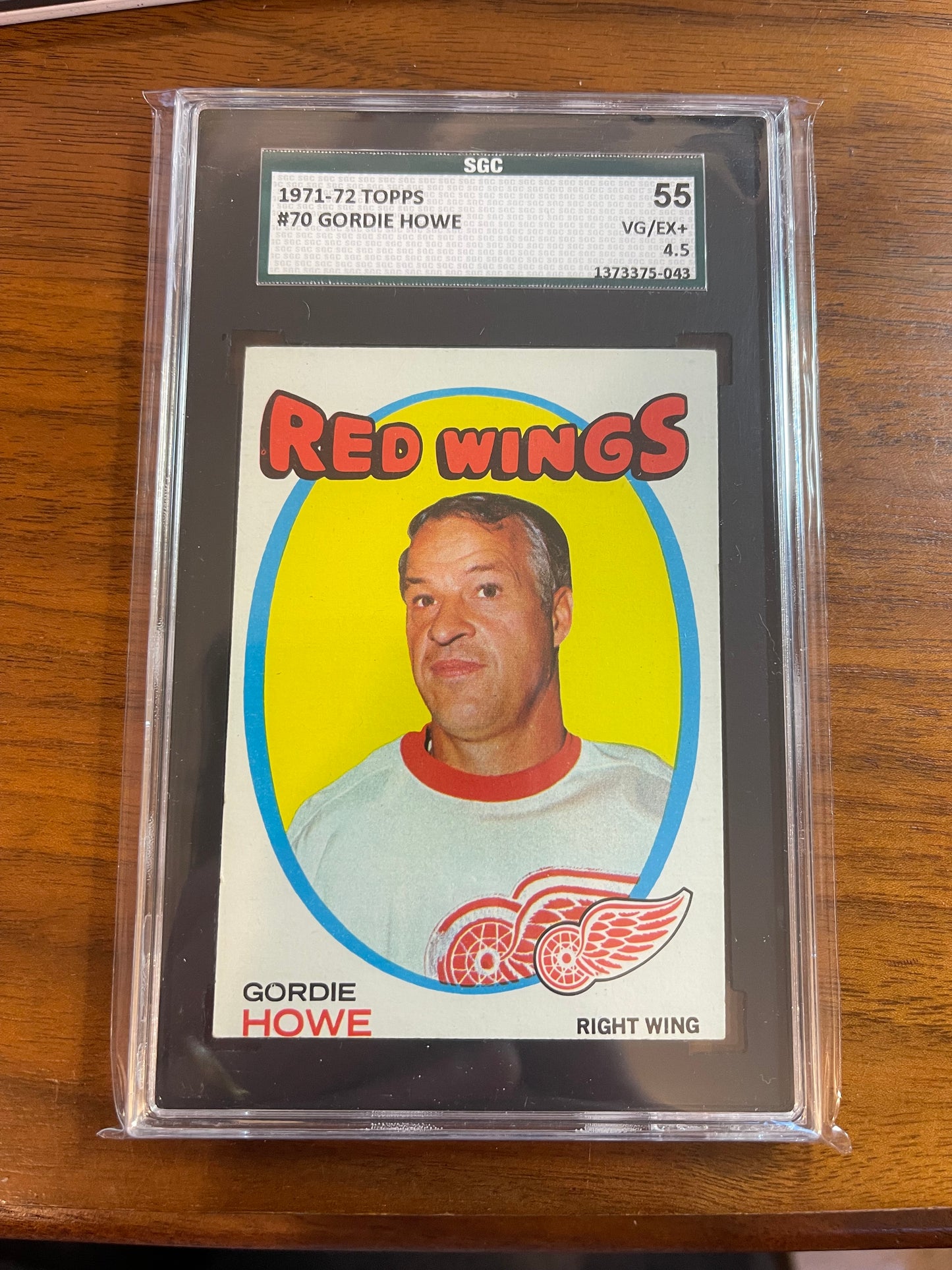 GORDIE HOWE - 1971 Topps #70, SGC 4.5 (55)