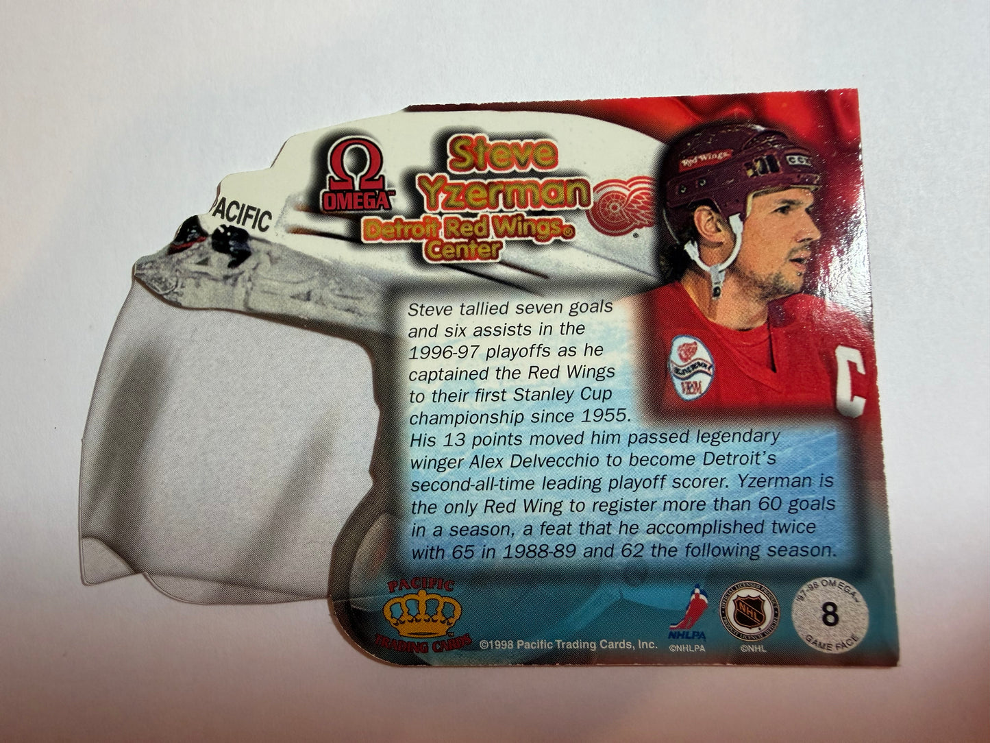 STEVE YZERMAN - 1997 Pacific Omega Game Face Die Cut #8