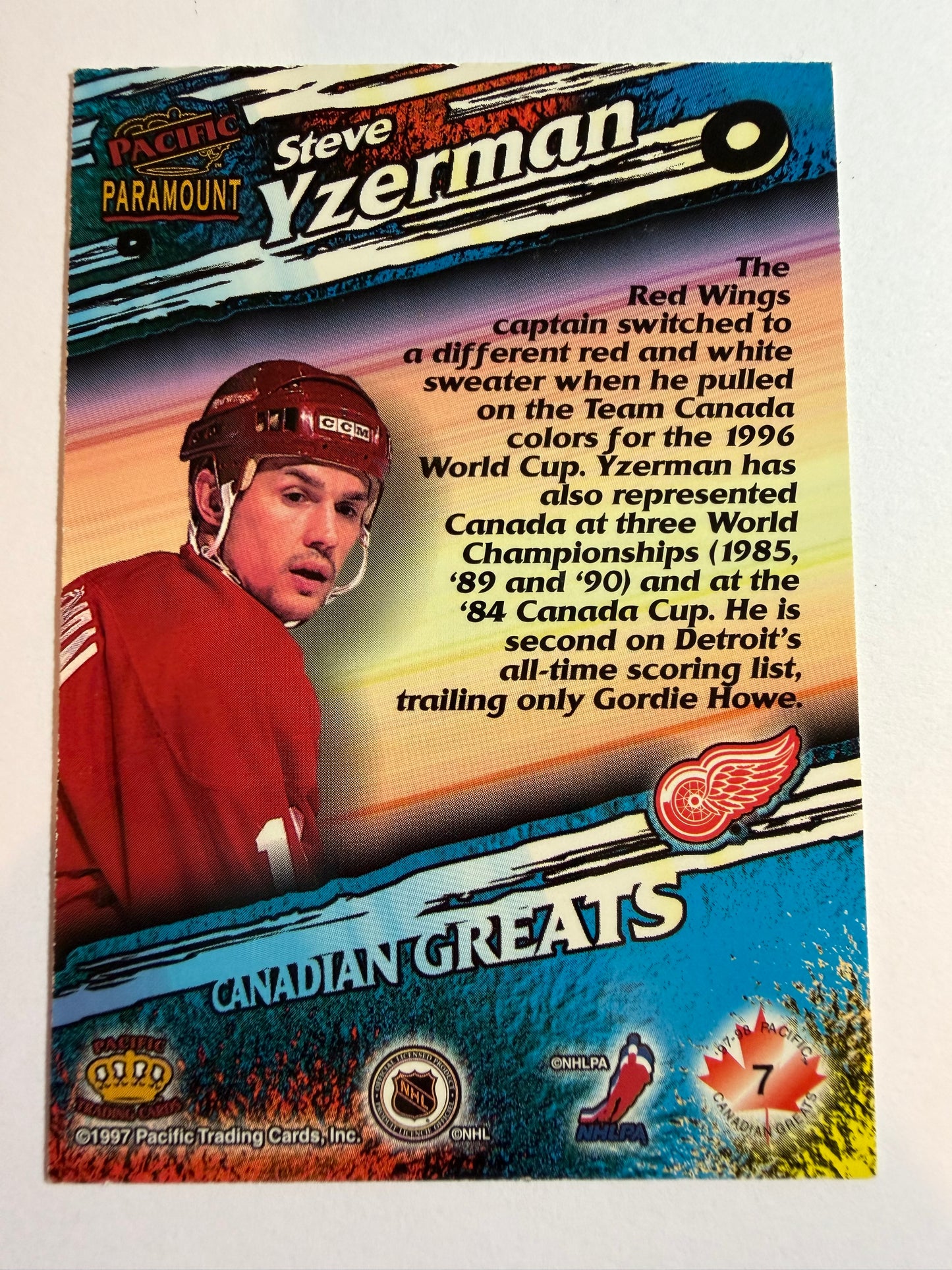 STEVE YZERMAN - 1997 Pacific Paramount Canadian Greats #7