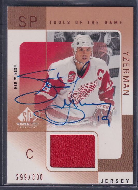 STEVE YZERMAN - 2001 Upper Deck SP Tools of the Game Auto Patch #A-SY, /300