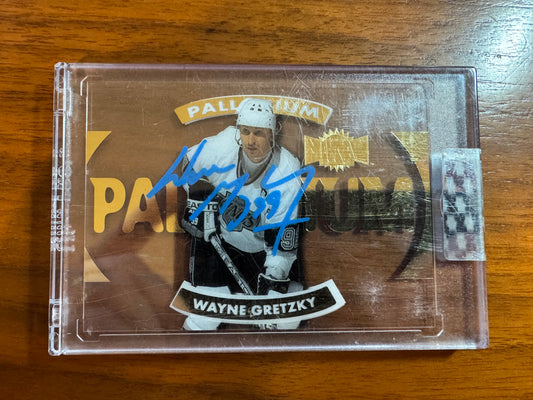 WAYNE GRETZKY - 2019 Upper Deck Clear Cut Palladium Auto #T-GR