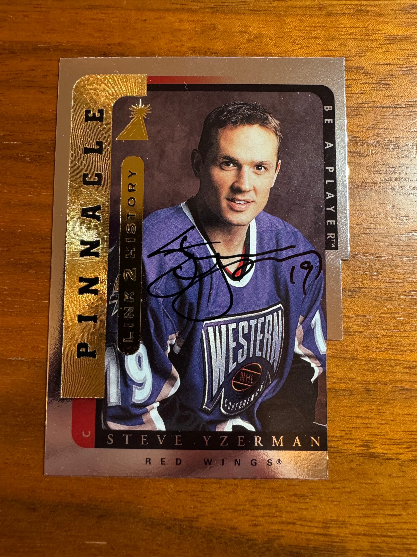STEVE YZERMAN - 1996 Pinnacle Be a Player Link 2 History Auto SILVER #LTH-9B