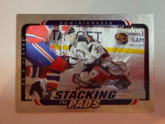 DOMINIK HASEK - 1996 Pinnacle Be a Player Stacking the Pads #11
