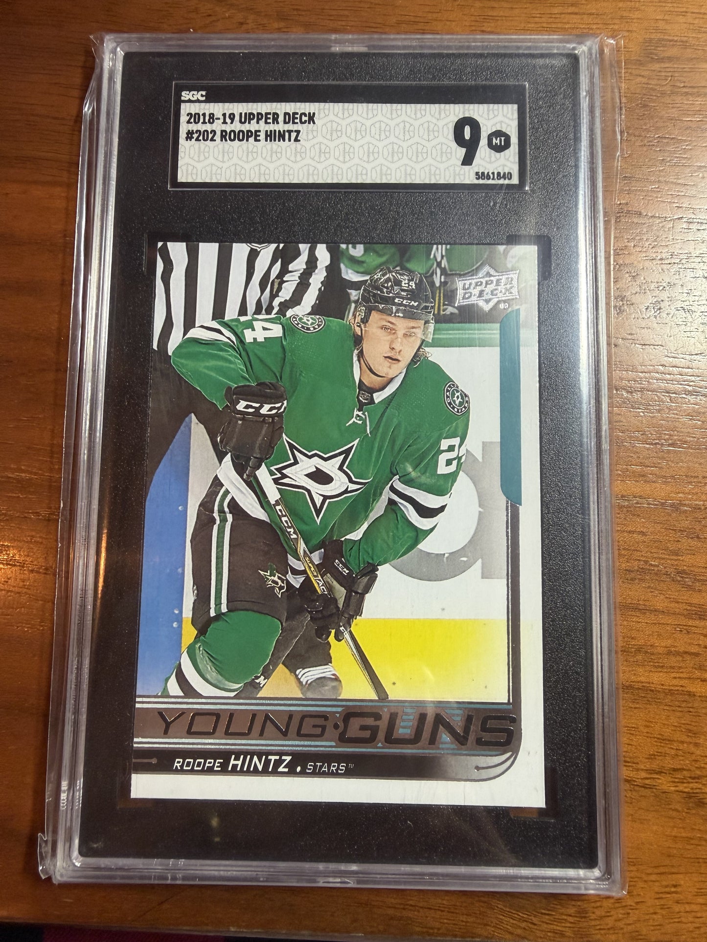 ROOPE HINTZ - 2018 Upper Deck Young Guns #202, SGC 9