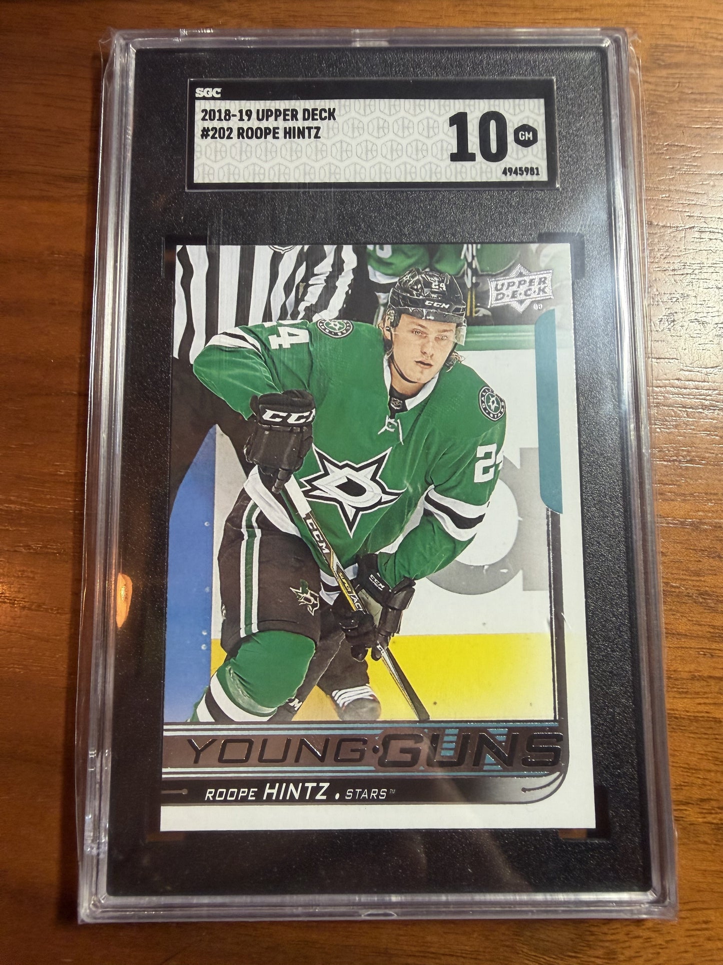 ROOPE HINTZ - 2018 Upper Deck Young Guns #202, SGC 10