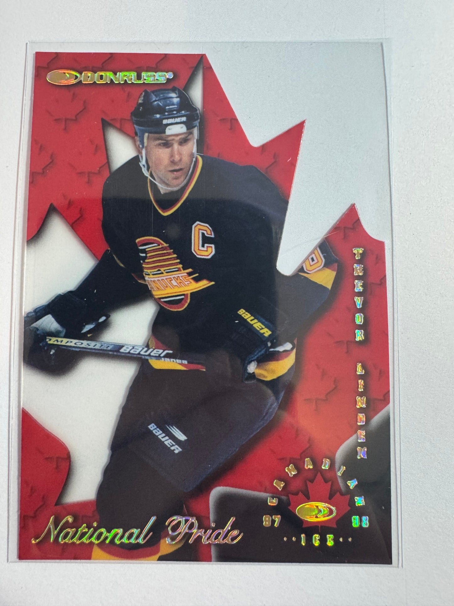 TREVOR LINDEN - 1997 Donruss Canadian Ice National Pride Clear Cut Die Cut #16, xxxx/1997
